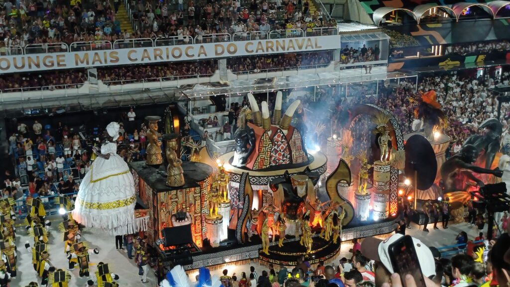 Justiça derruba ação do MP do Rio sobre a venda de frisas da Sapucaí