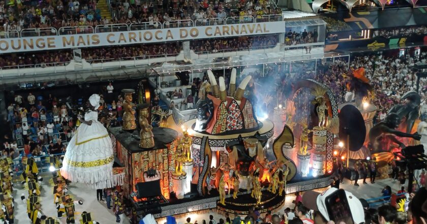 Justiça derruba ação do MP do Rio sobre a venda de frisas da Sapucaí